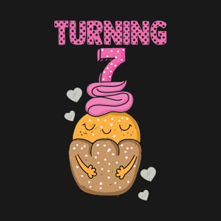 Turning 7 Geburtstag Törtchen T-Shirt