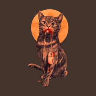 Cat biting a mouse game T-Shirt