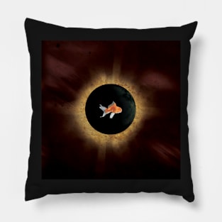 LE POISSON DANS LE SOLEIL (the fish in the sun) Pillow