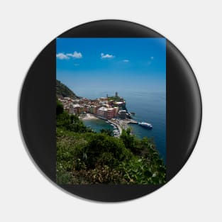 View on the cliff town of Vernazza, one of the colorful Cinque Terre on the Italian west coast Pin