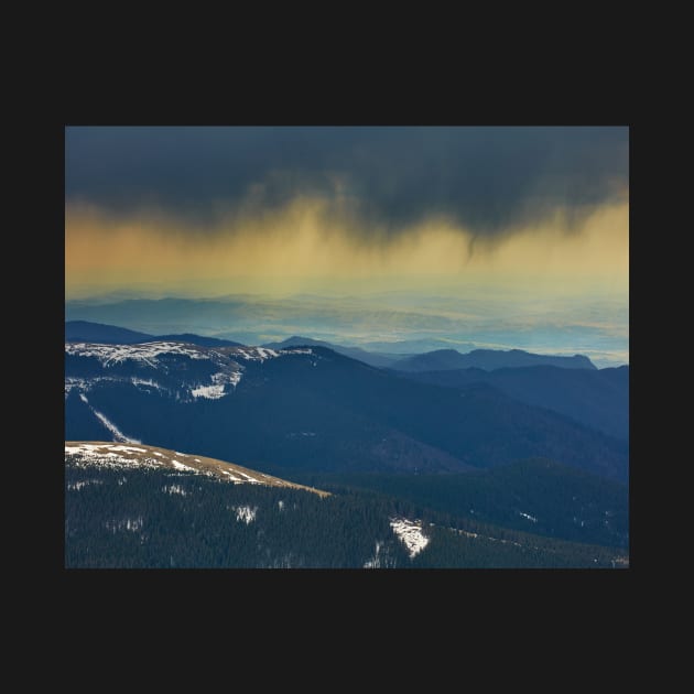 Curtains of torrential heavy rain in the mountains by naturalis