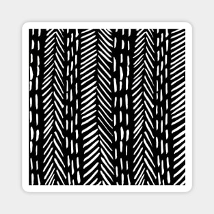 Abstract herringbone pattern - black and white Magnet