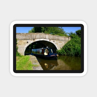 Narrowboat on the canal Magnet