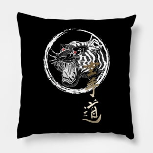 Karate tiger 2.2 Pillow