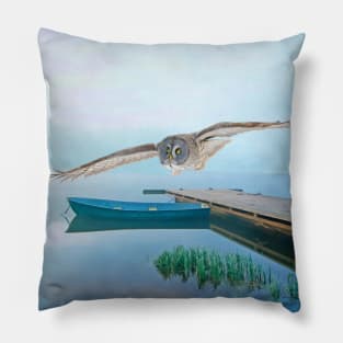 Great Grey Owl in Georgia Pillow