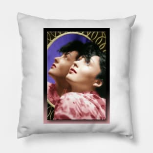 Luise Rainer in Oil Pillow