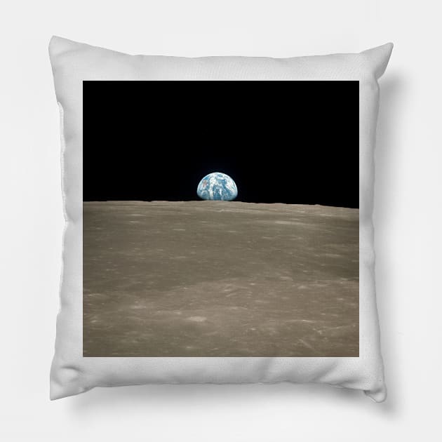 Earthrise over Moon, Apollo 11 (C020/0497) Pillow by SciencePhoto