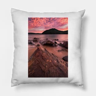 Pink skies over rocks and mountains in Ettalong Pillow