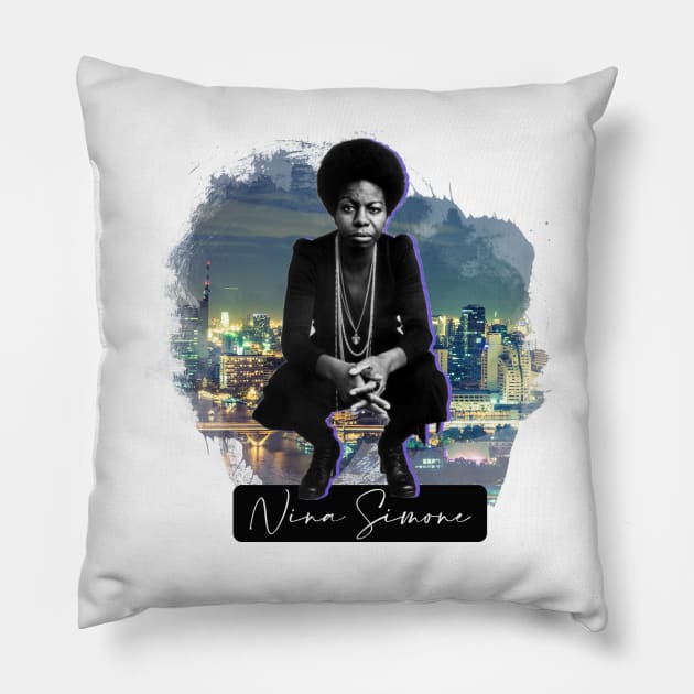 The Queen Pillow by TambuStore