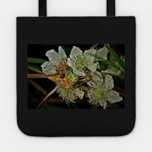 WASP IN WINTER Tote