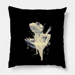 Crested Gecko in a Ladle Pillow