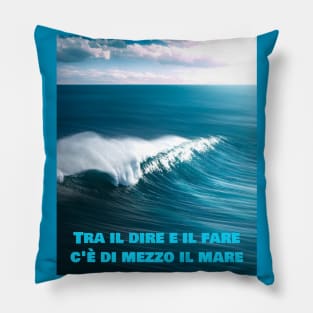 Tra il dire e il fare c'è di mezzo il mare Pillow