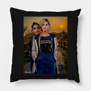 Sunrise / 13th doctor thasmin Pillow