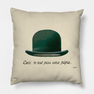 ceci n'est pas une pipe Pillow