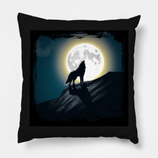 Wolf howling at night Pillow