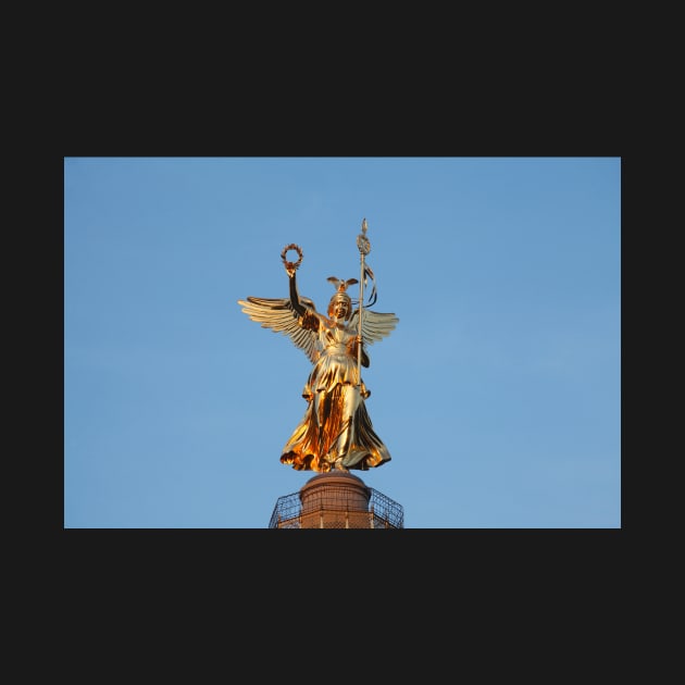 Goldelse, Viktoria statue on the Victory Column at Großer Stern in evening sun, Tiergarten, Berlin, Germany by Kruegerfoto