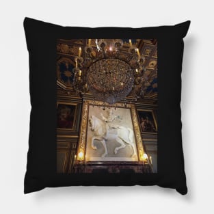 chateau de fontainebleau Pillow