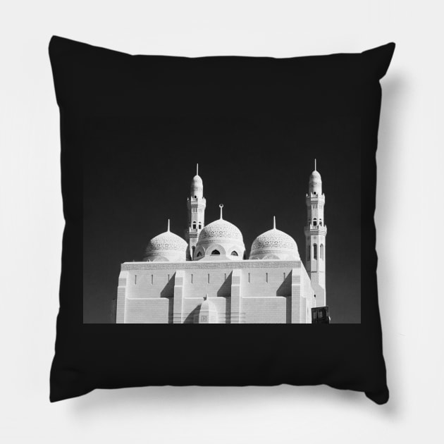 Al Ameen Mosque, Muscat, Oman. Pillow by AariciaH