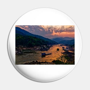 Evening mood on the Mekong in Pakbeng in Laos Pin