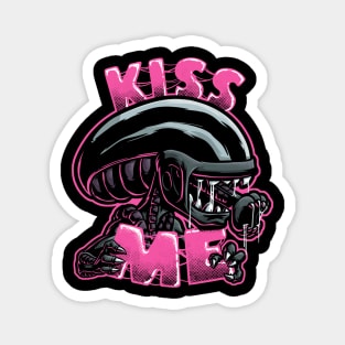 Kiss Me - Pink Magnet