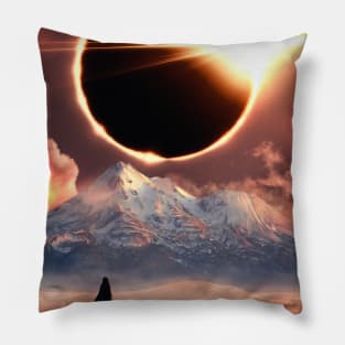 Wuet eclipse Pillow