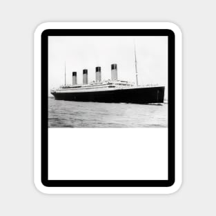 RMS Titanic Departing Southampton Magnet