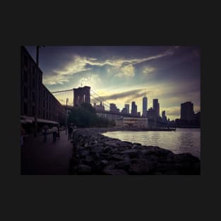 Manhattan Skyline Dumbo Sunset Brooklyn Bridge NYC T-Shirt