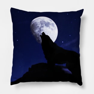 Wolf howling at the moon Pillow