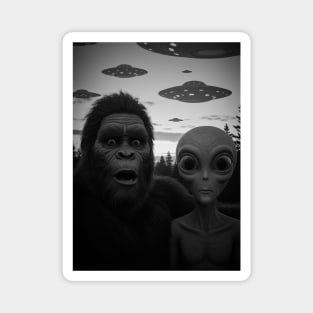 Funny Scared Bigfoot Selfie with Alien and UFOs Magnet