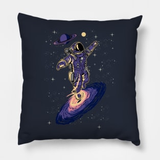 astronaut black hole Pillow