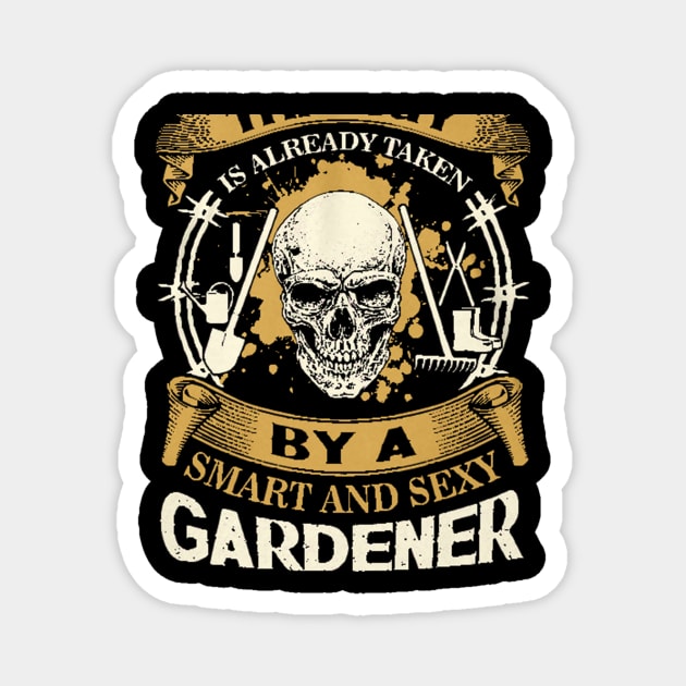 Gardener shirt, Gardener gifts Magnet by Danielss