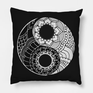 Zentangle ying yang sign Pillow