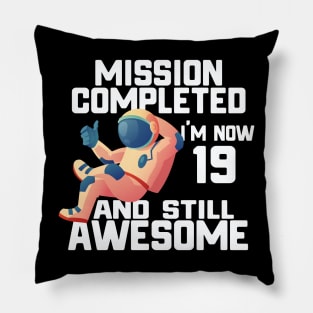 19th birthday astronaut 19 years old outer space birthday Pillow