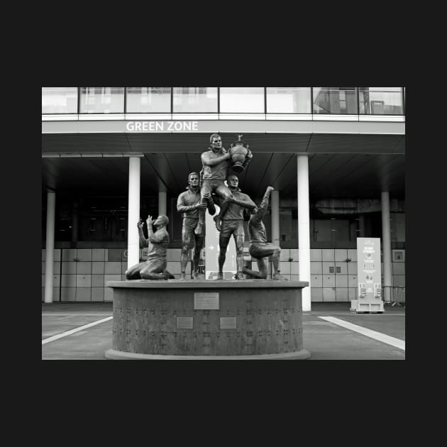 The statue of Martin Offiah, Wembley Stadium by fantastic-designs