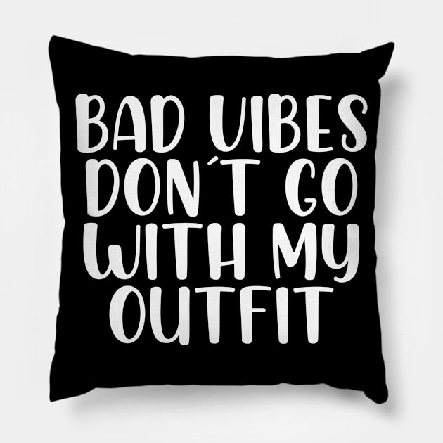 Bad vibes don´t go with my outfit Pillow by StraightDesigns