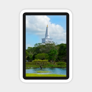 Ruwanweliseya Stupa. Magnet