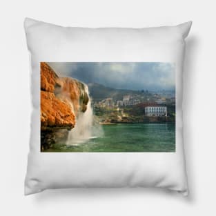 Hot waterfall in Edipsos Pillow