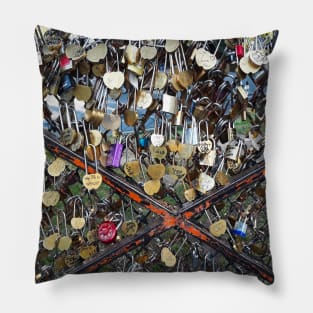 Paris love locks Pillow