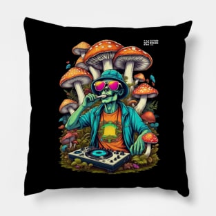 Techno Psy Shirt - Psychedelic Organism - Catsondrugs.com - #psychedelic #psychedelicart #trippy #psytrance #art #psy #trippyart #music #trance #rave #love #psychedelictrance #psyart #digitalart #psytranceworld #trancefamily Pillow