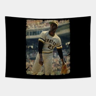 Roberto Clemente - Right Field (12) Tapestry