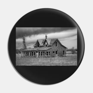 Chimney Topper - Black and White Pin