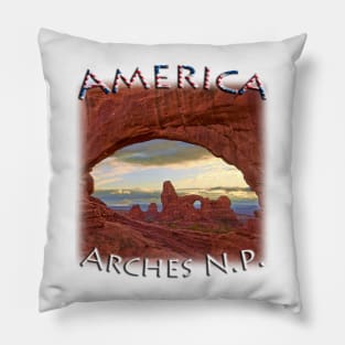 America - Utah - Arches National Park, Turret Arch Pillow