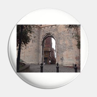 Porto Gate II Pin