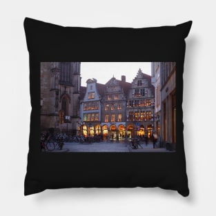 Gabled houses, Prinzipalmarkt, Christmas market, Munster, city, Westphalia Pillow