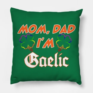 MOM DAD IM GAELIC Pillow