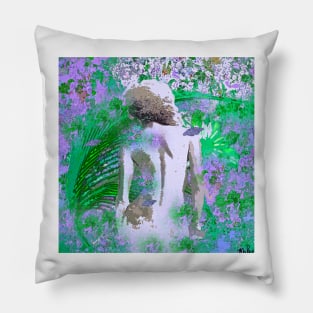 WOMAN: Eve Pillow