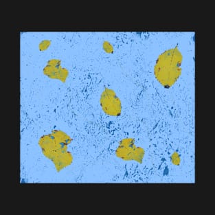 Yellow leaf on blue bg T-Shirt