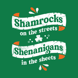 Vintage Distressed Irish Shamrock - St Paddy's Day - Craic Crew T-Shirt