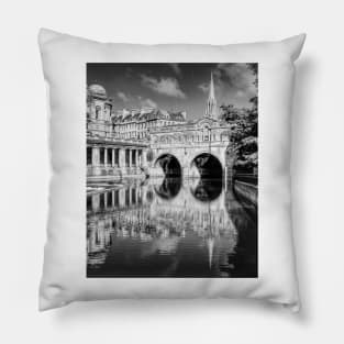 Pulteney Bridge and River Avon in Bath Pillow