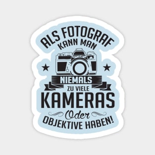 Als Fotograf kann man niemals zu viele Kameras haben (black) Magnet